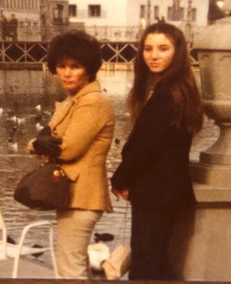 Nedra Stern with her daughter, Lisa Kudrow.
